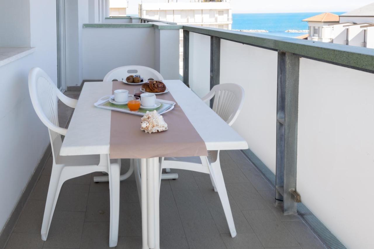 Residence Hotel Club House Cattolica Exterior photo