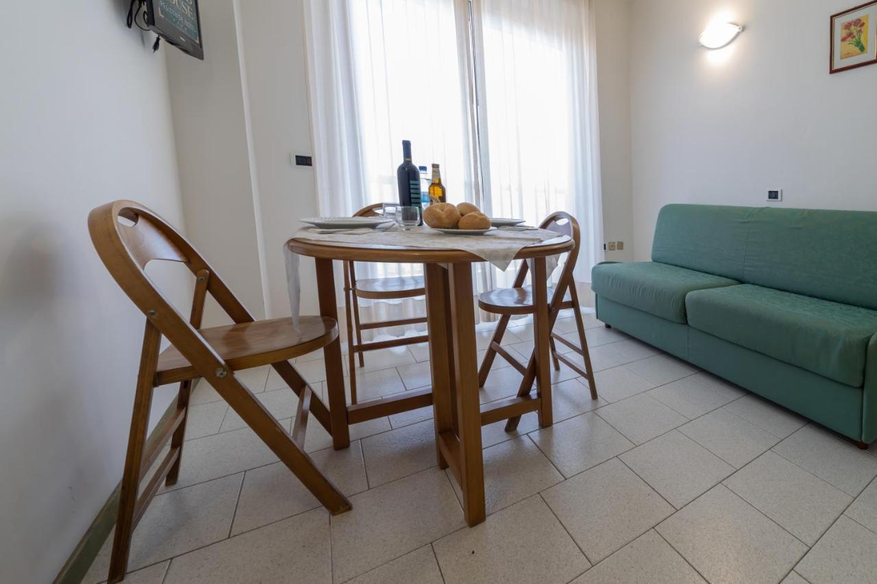 Residence Hotel Club House Cattolica Exterior photo