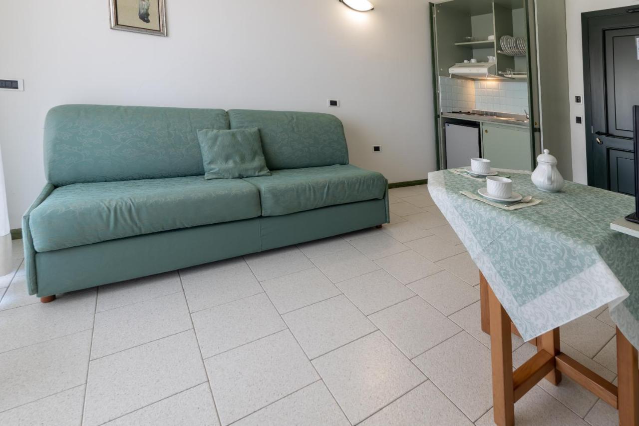 Residence Hotel Club House Cattolica Exterior photo