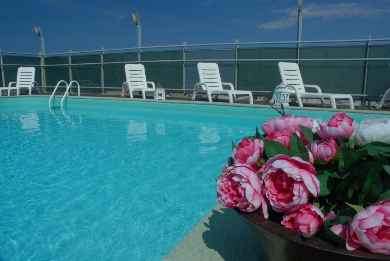 Residence Hotel Club House Cattolica Exterior photo
