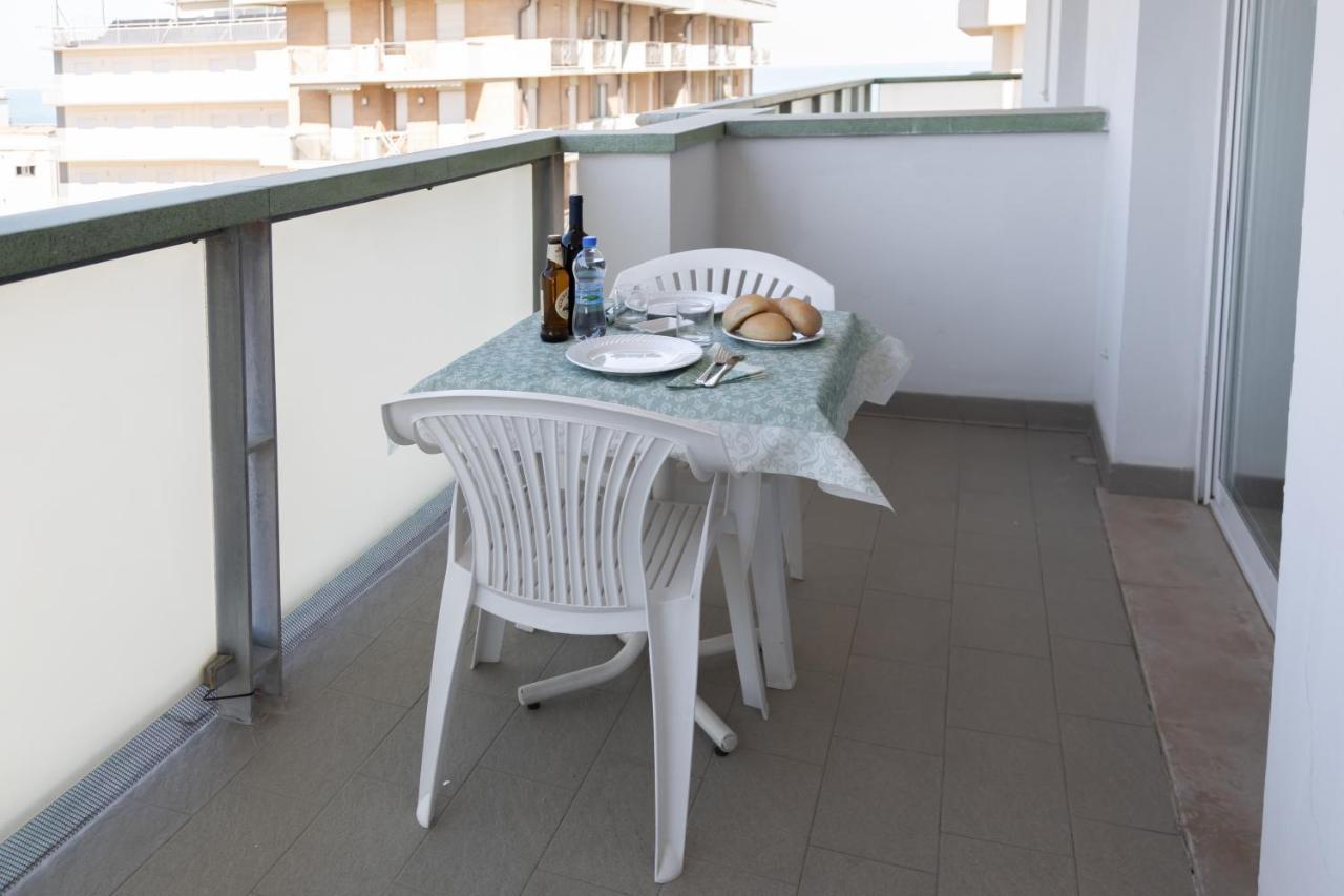 Residence Hotel Club House Cattolica Exterior photo