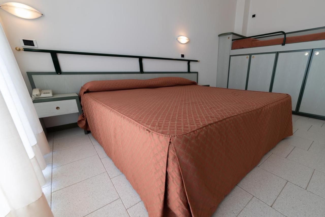 Residence Hotel Club House Cattolica Exterior photo