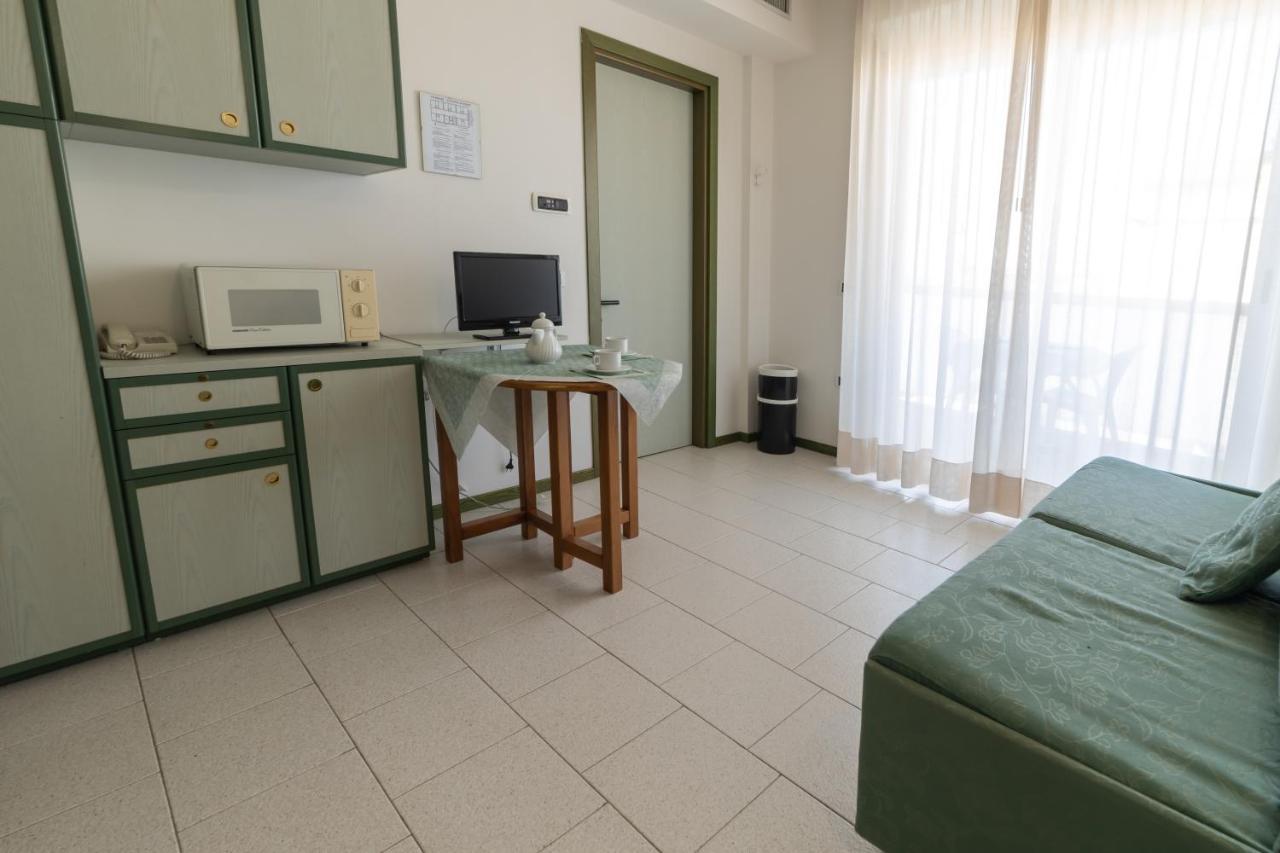 Residence Hotel Club House Cattolica Exterior photo