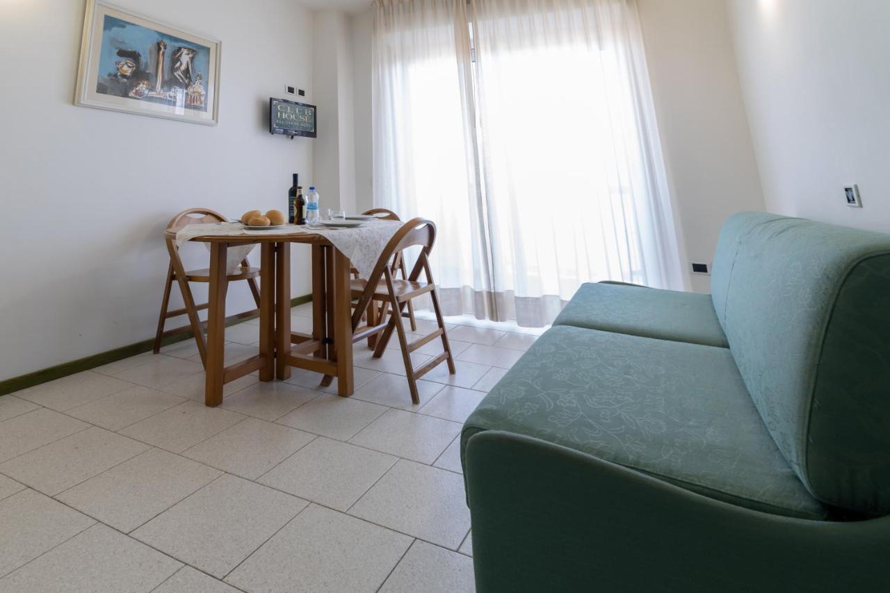 Residence Hotel Club House Cattolica Exterior photo