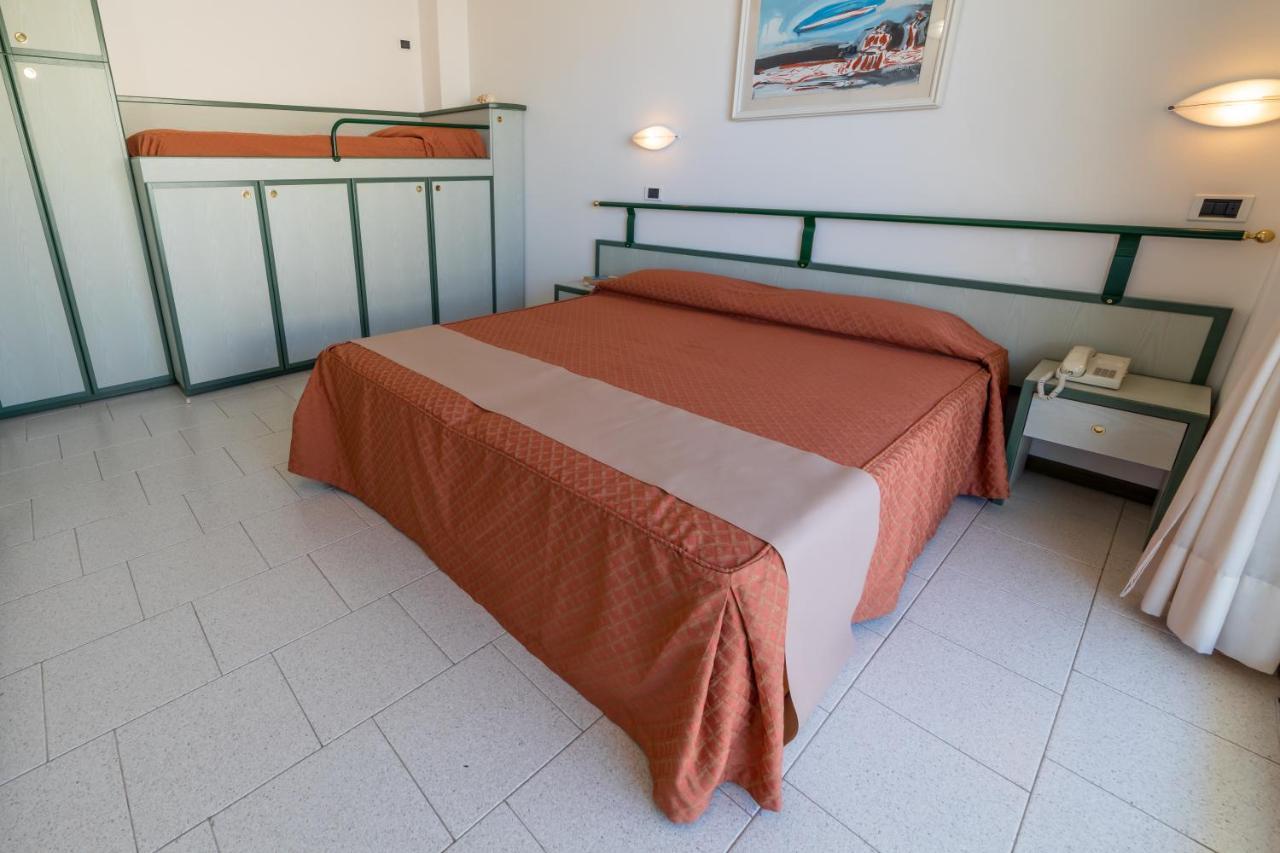 Residence Hotel Club House Cattolica Exterior photo