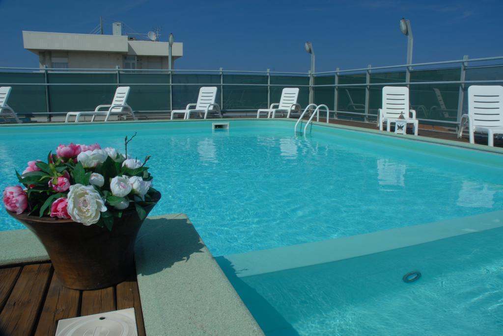 Residence Hotel Club House Cattolica Exterior photo