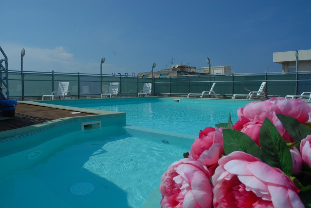 Residence Hotel Club House Cattolica Exterior photo